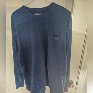 L.L. Bean Navy Blue 100% Cotton size Large Mens long sleeve shirt with a pocket